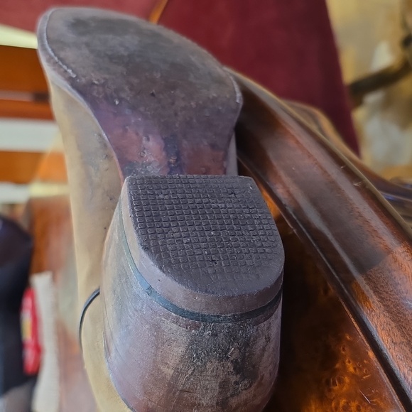 Sunflower Embroidered Cowboy Boots. These Boots Are Size 7 US. - Picture 5 of 6